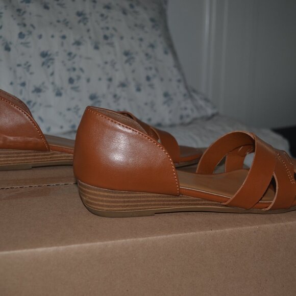 Pre-owned pair of A.N.A. cognac color flat sandals. Criss-cross straps, size 8 m - Picture 4 of 8